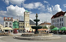 2013 Karwina, Frysztat, Żeliwna fontanna na rynku 01